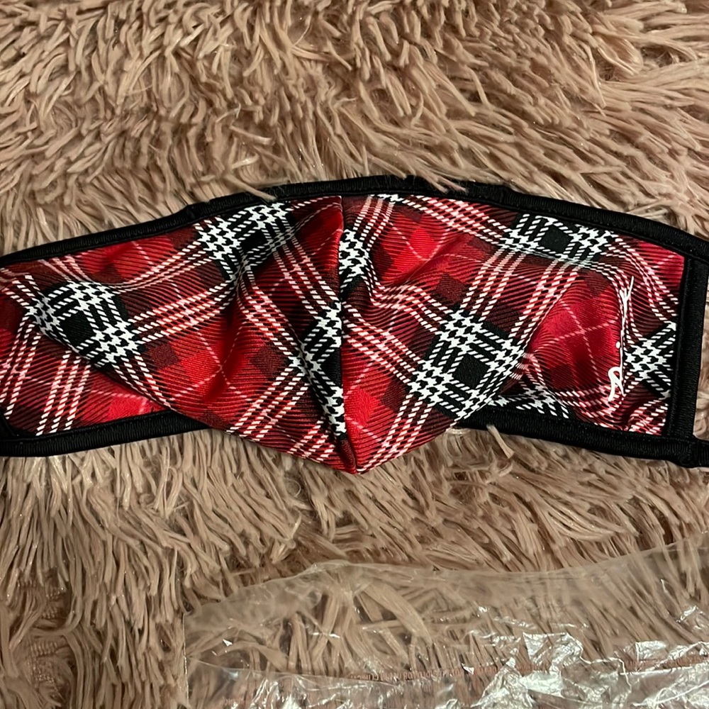 Victoria Secret Pink face mask you get 3